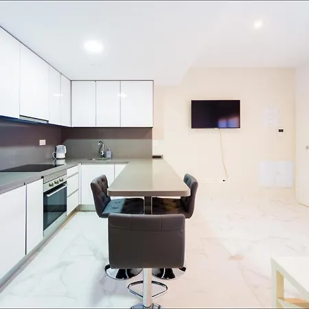 And рool Apartment *